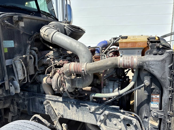 2011-peterbilt-386-image-59