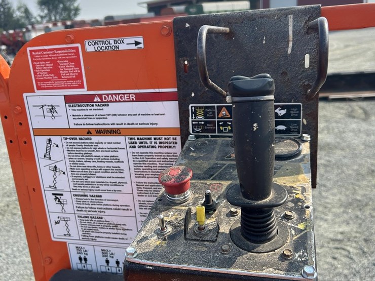 2001-jlg-2032e2-image-4