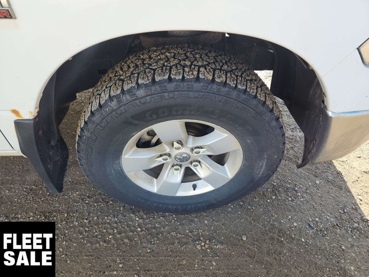 2013-ram-1500-slt-image-21