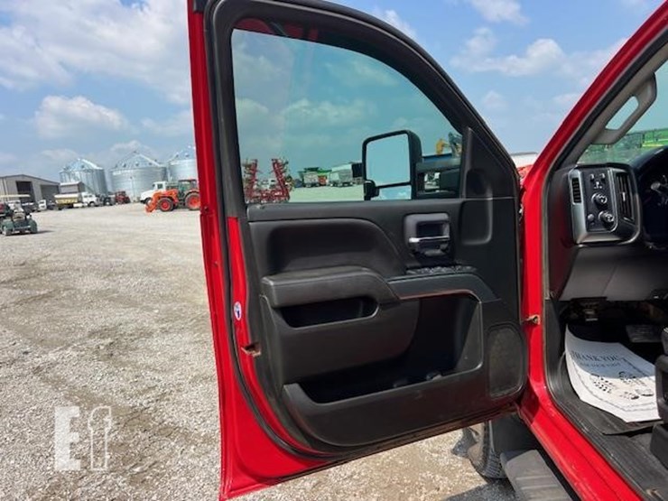 2018-chevrolet-silverado-3500hd-image-33