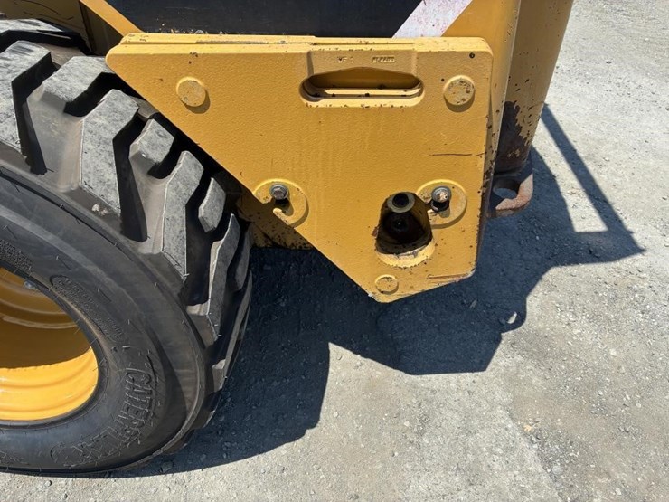 2011-caterpillar-262c-image-8