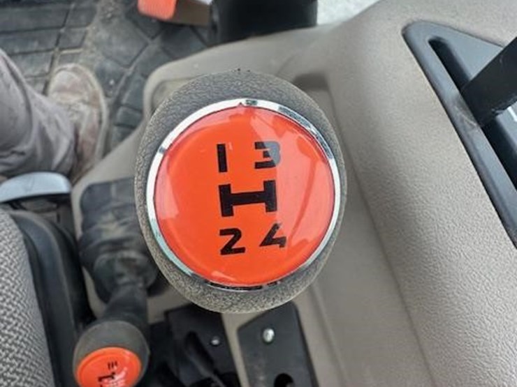 2021-case-ih-farmall-75a-image-28
