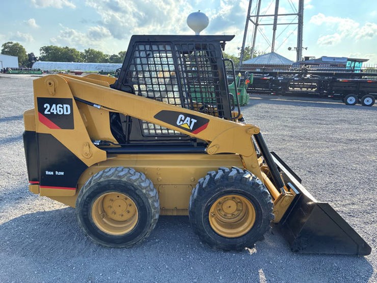 2019-caterpillar-246d-image-11