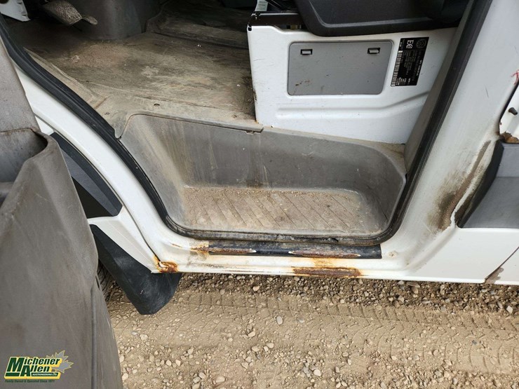 2016-mercedes-benz-sprinter-2500-image-36