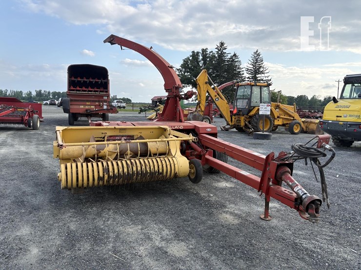 new-holland-790-image-1
