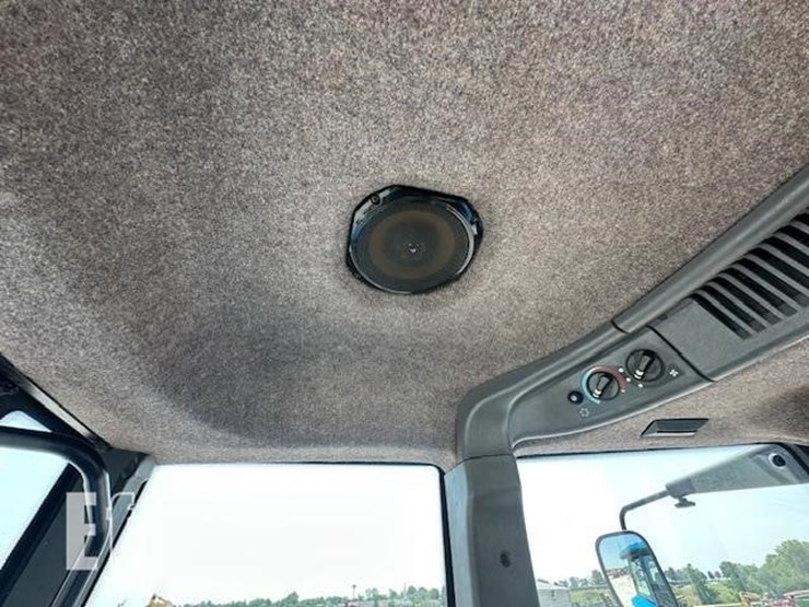 new-holland-8970-image-31