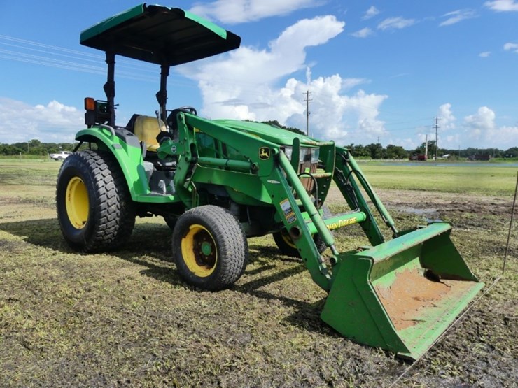 john-deere-4044m-image-2