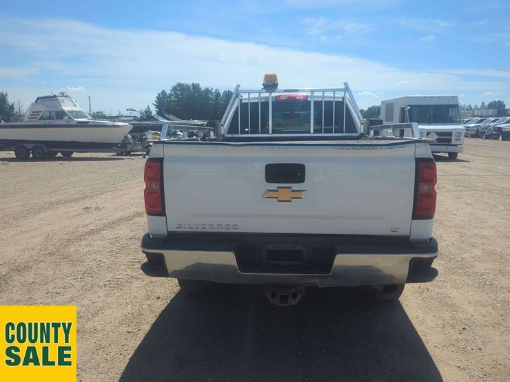 2015-chevrolet-silverado-3500hd-image-16