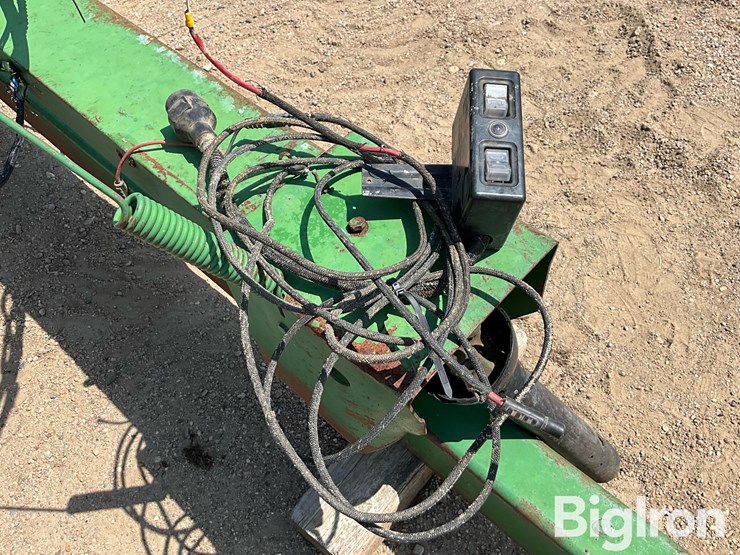 john-deere-300-image-16