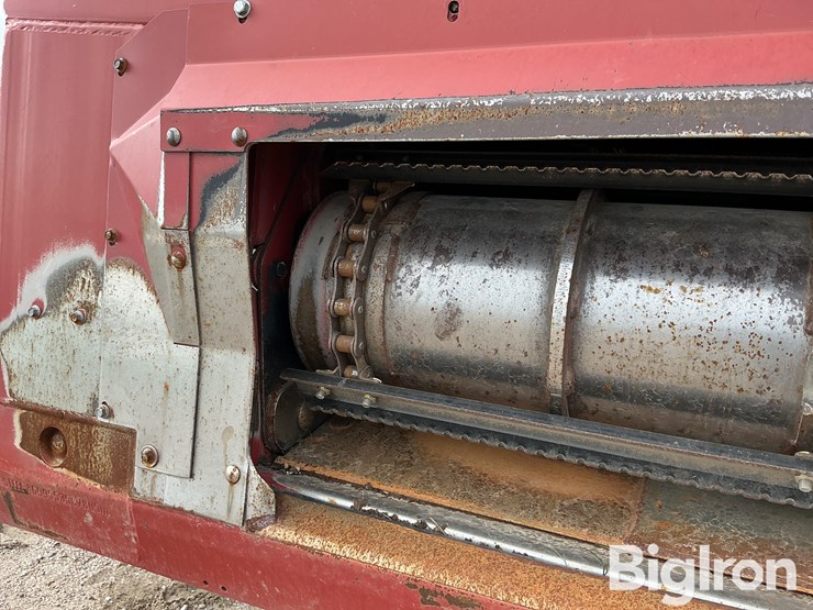 2011-case-ih-6088-image-13