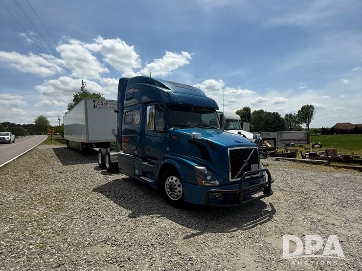2017-volvo-vnl780-image-4