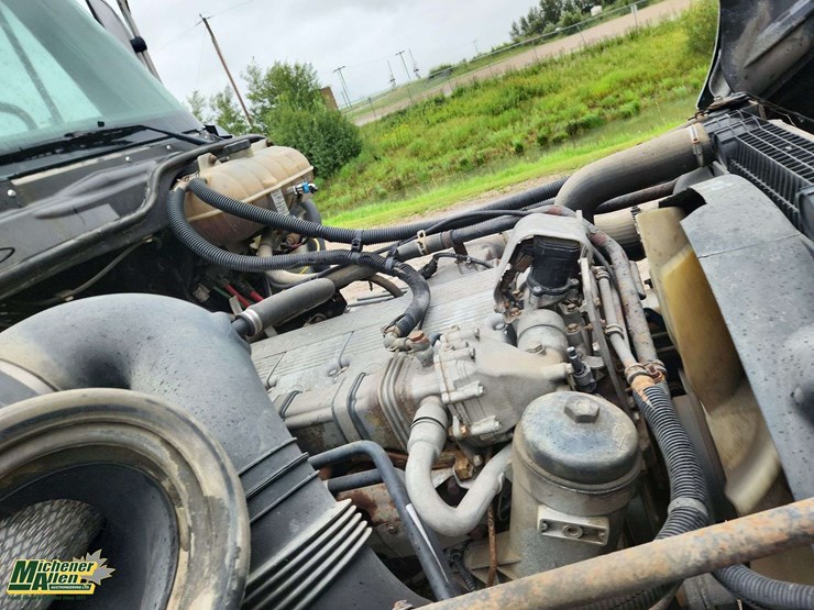 2006-freightliner-columbia-120-image-33