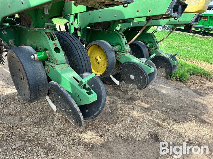 john-deere-7200-image-18
