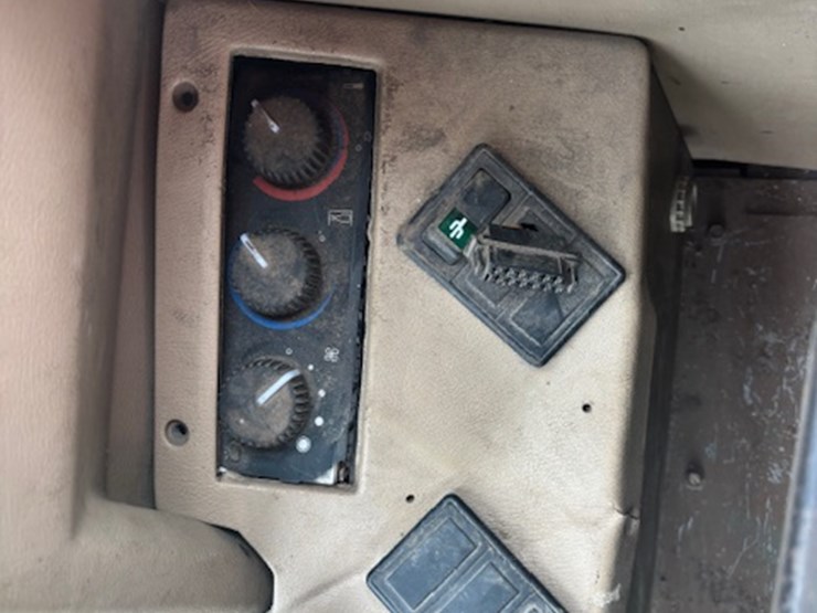 john-deere-6810-image-25