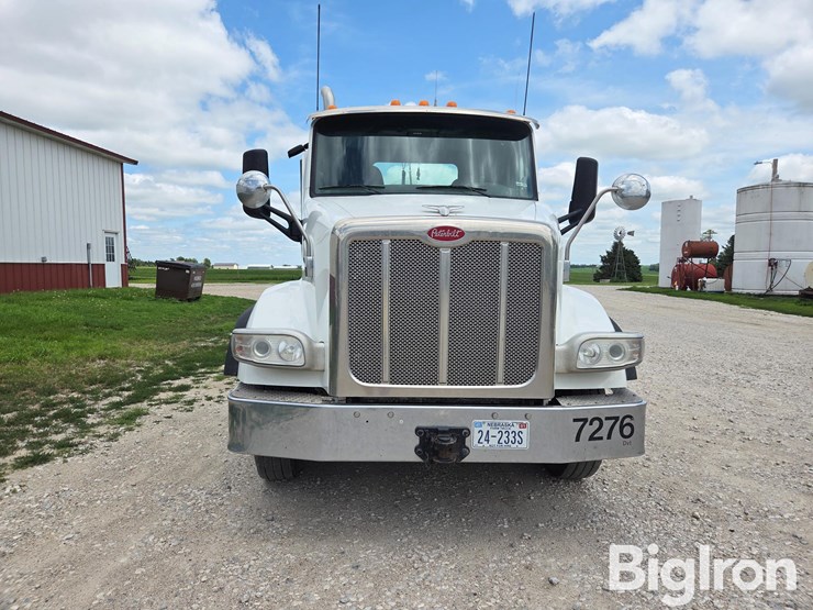 2016-peterbilt-567-image-2