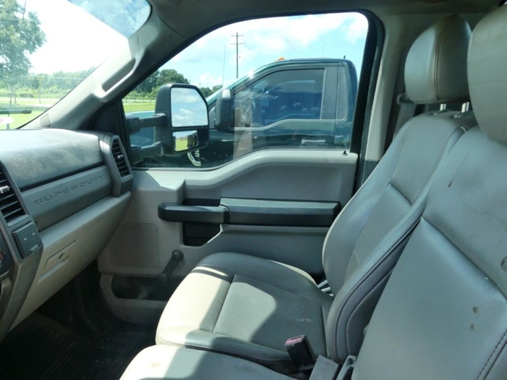 2019-ford-f350-xl-image-11