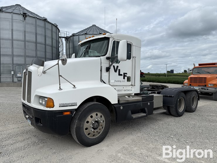2002-kenworth-t600-image-1