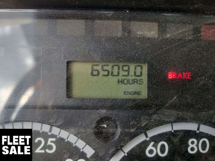 2013-freightliner-108sd-image-10
