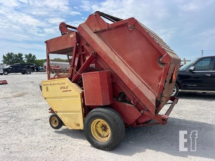 new-holland-852-image-3