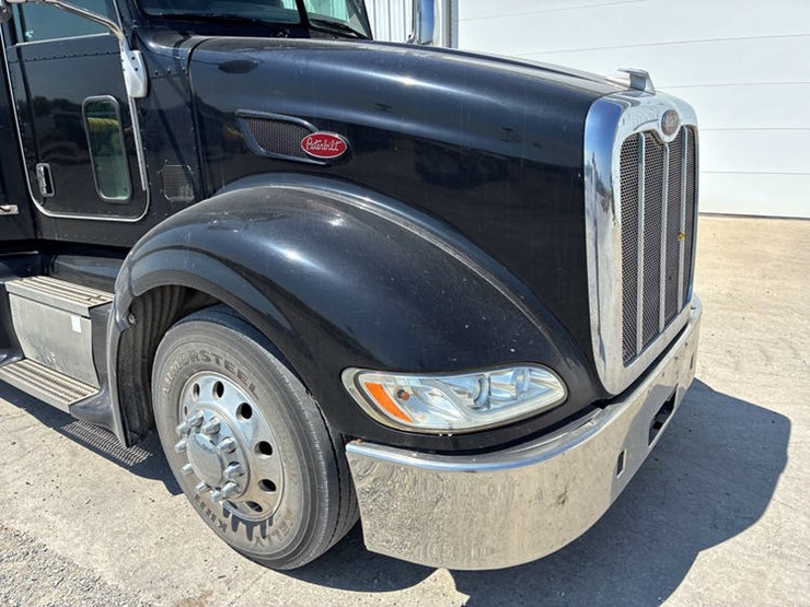 2011-peterbilt-386-image-17