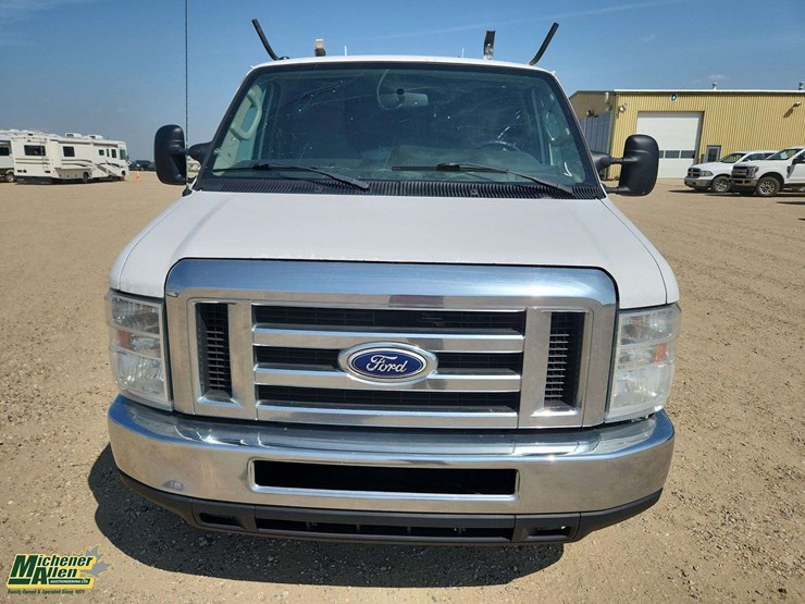 2014-ford-cargo-image-17