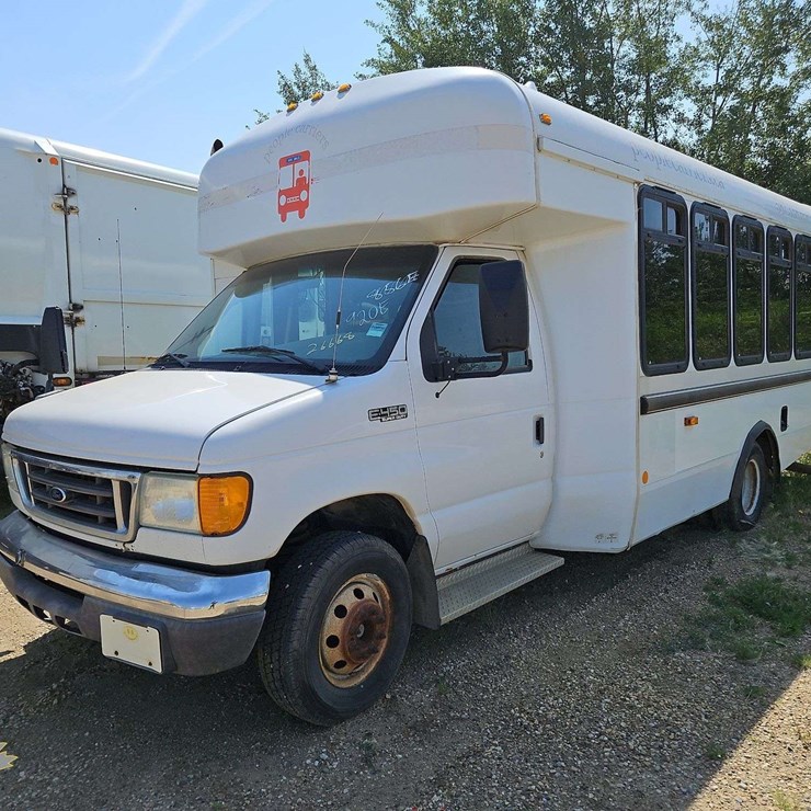 2005 FORD E450