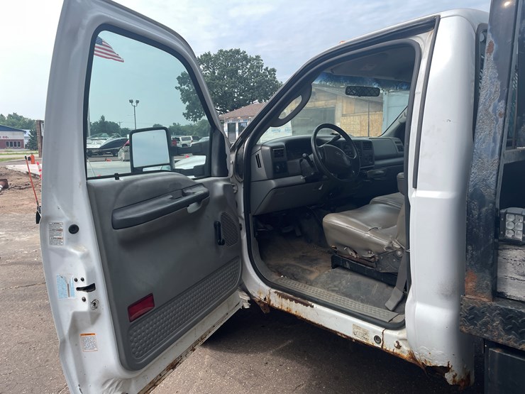 2003-ford-f550-image-60