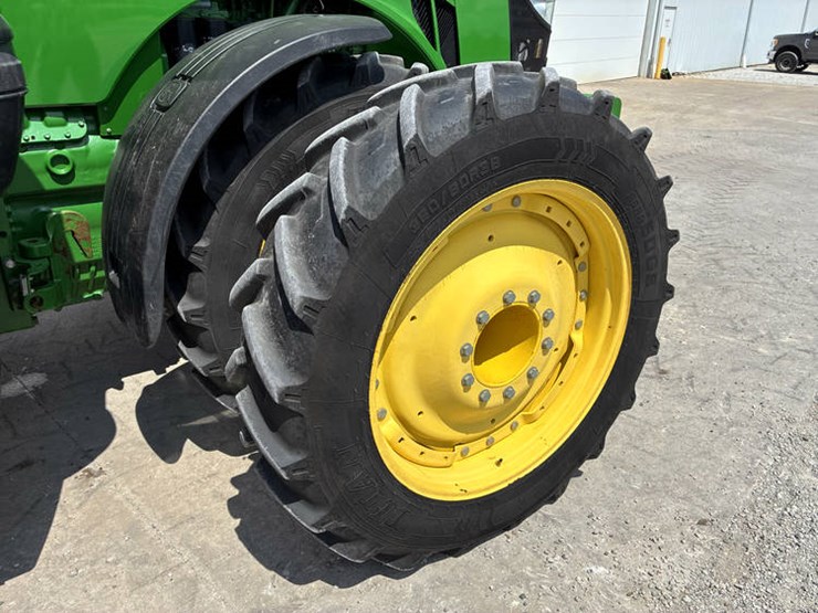 2018-john-deere-8400r-image-53