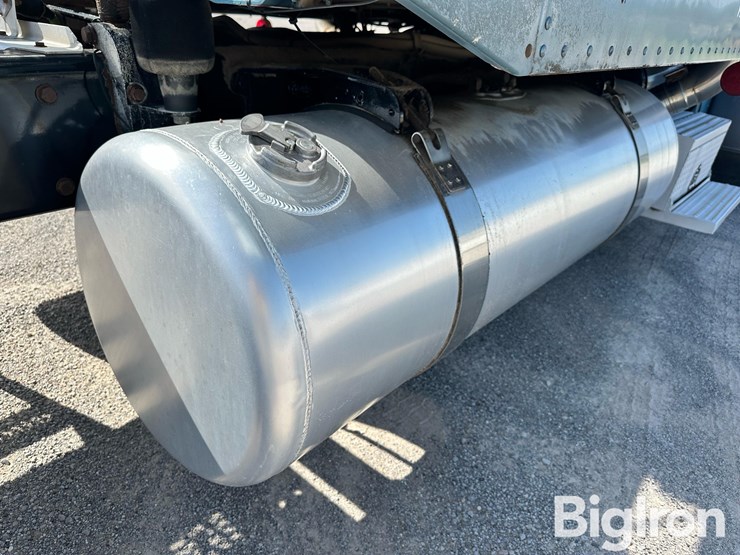 2005-peterbilt-379-image-15