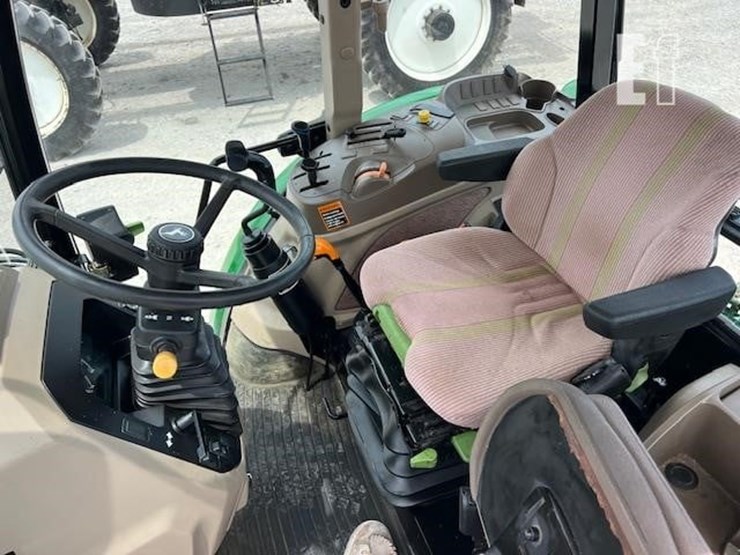 john-deere-6105d-image-40