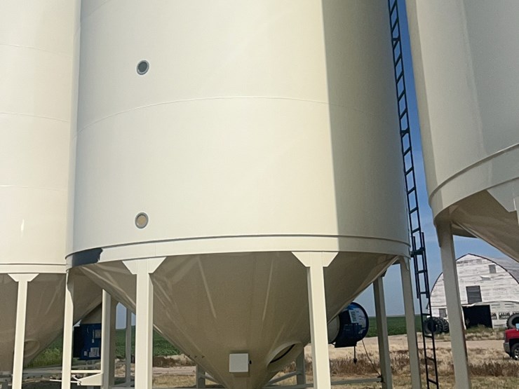 concept-5,000-bushel-hopper-bin,-fully-equipped-with-agi-grainguard-10-hp-bin-fan-with-three-phase-electric-motor-image-17