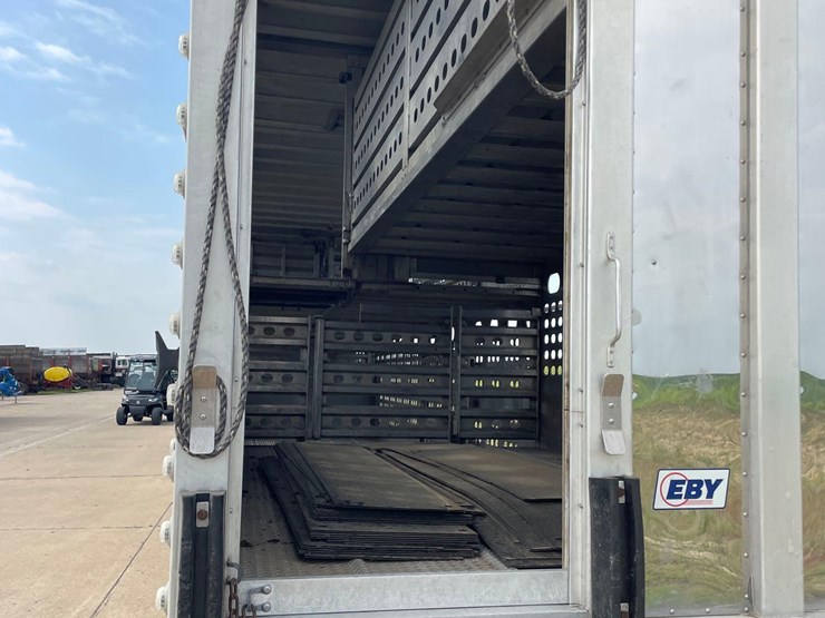 2021-eby-livestock-trailer-image-45