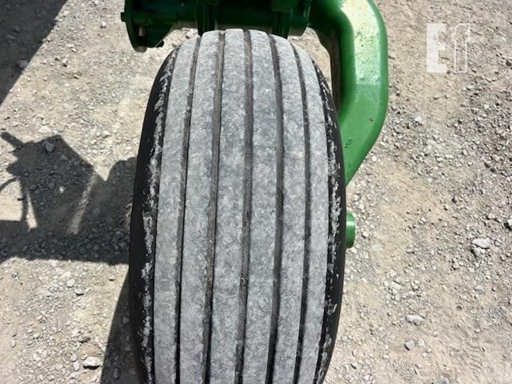 2011-john-deere-r450-image-31