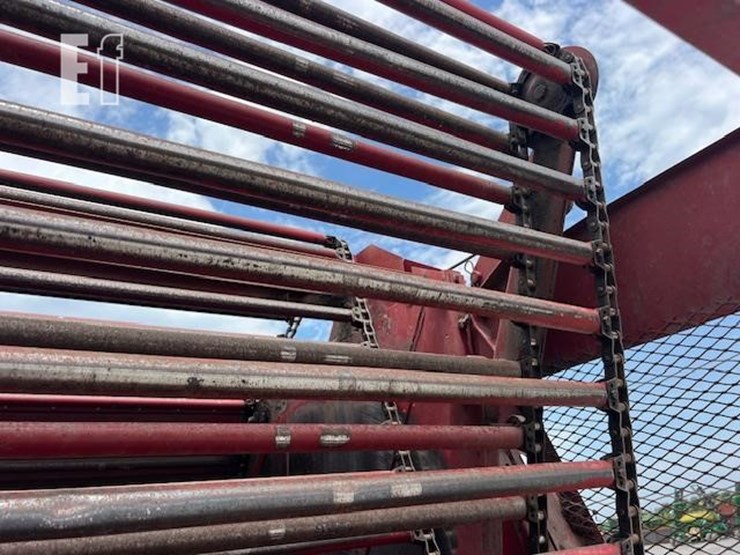 new-holland-852-image-21