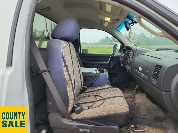 2012-chevrolet-silverado-2500hd-lt-image-14