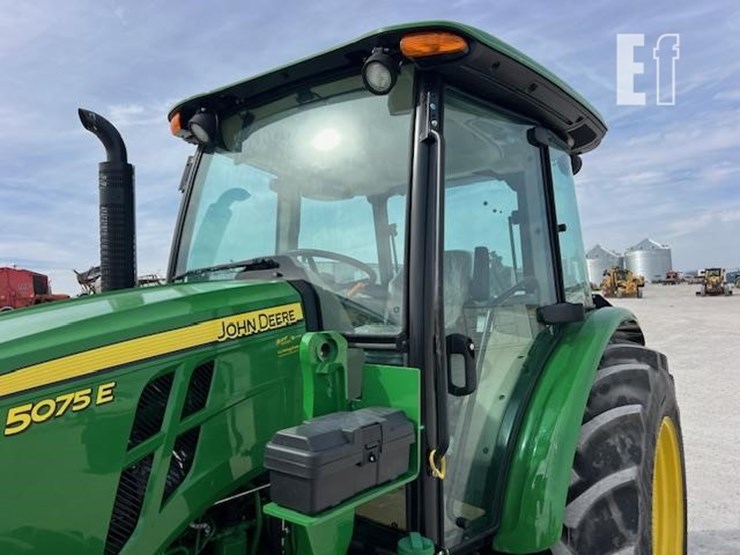 2023-john-deere-5075e-image-28