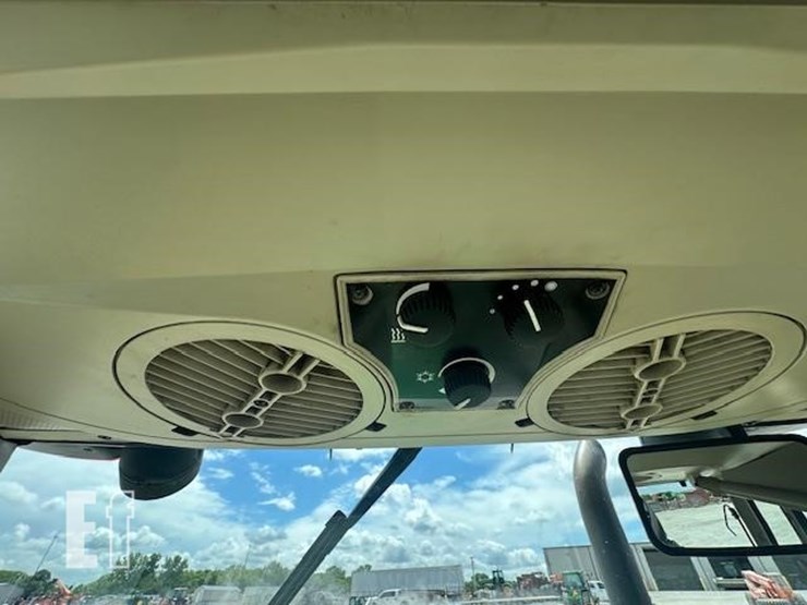 2007-john-deere-6615-image-34