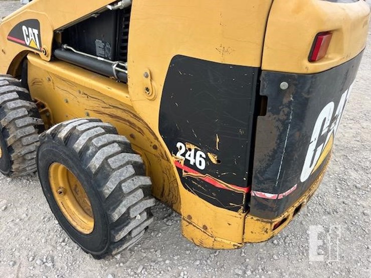 caterpillar-246-image-17