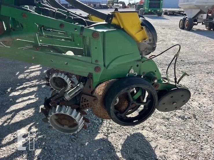 2009-john-deere-1770nt-image-39