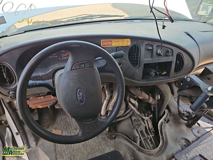 2005-ford-e450-image-25