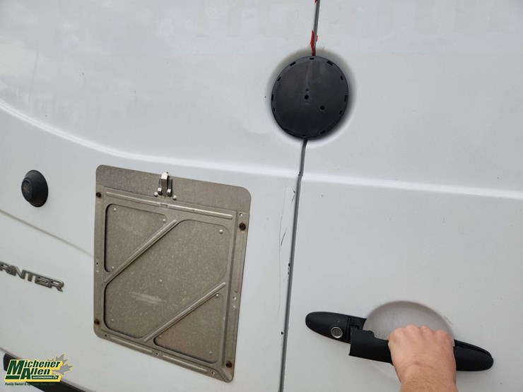 2016-mercedes-benz-sprinter-2500-image-42