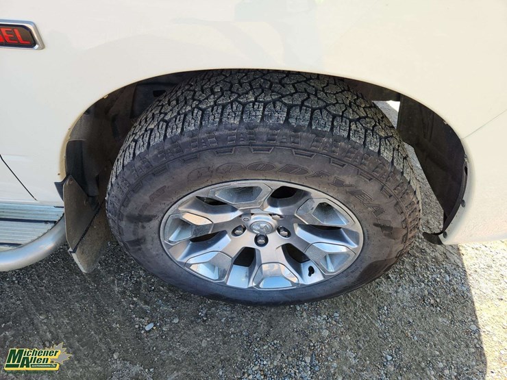 2016-ram-1500-laramie-image-22
