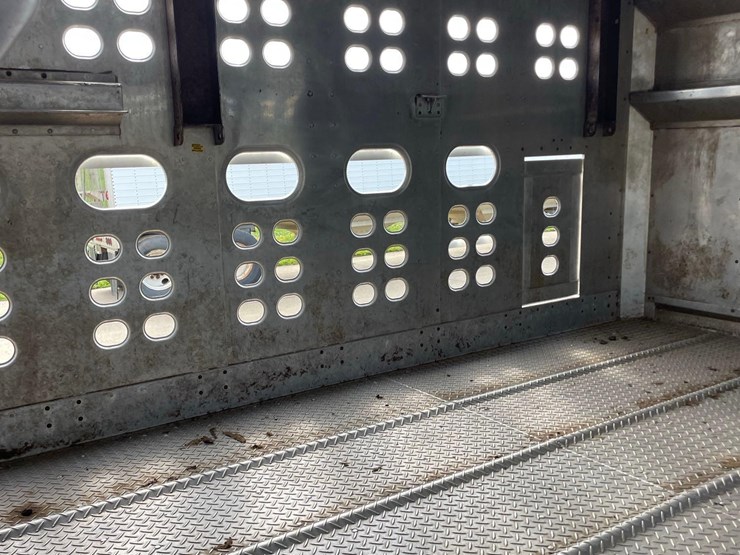 2021-eby-livestock-trailer-image-84