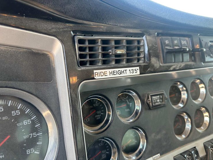 2013-kenworth-t800-image-14