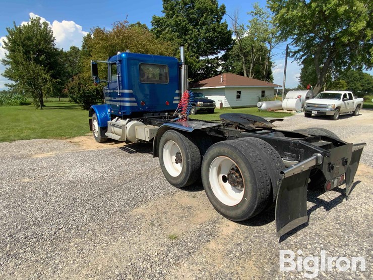 1985-freightliner-flc120-image-7