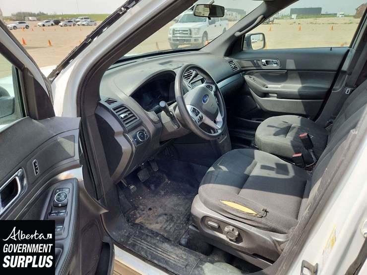 2015-ford-explorer-image-12
