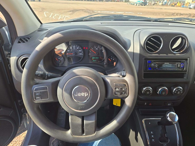 2013-jeep-compass-sport-image-9