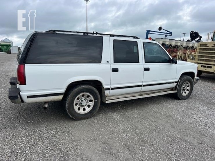 1999-chevrolet-suburban-image-8