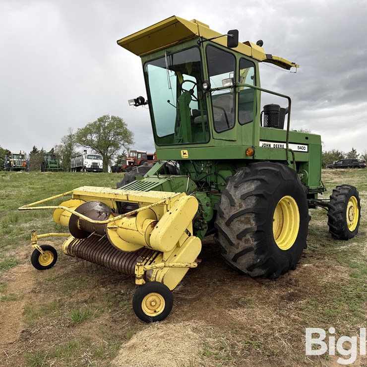 1975 JOHN DEERE 5400