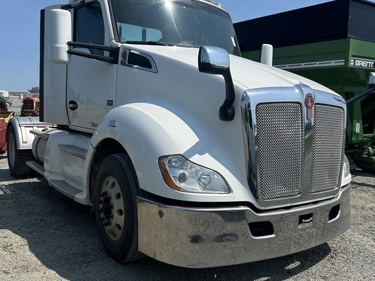 2018-kenworth-t680-image-3